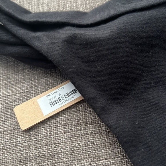 Skims Twist Thong - Picture 7 of 12